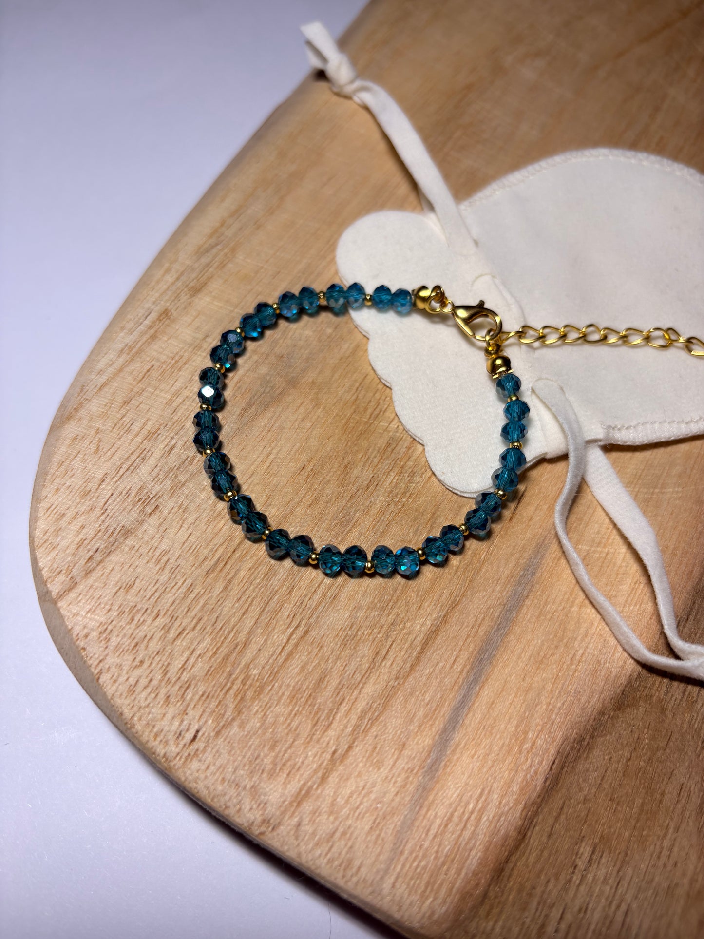 Crystalline Elegance Bracelet / Gold